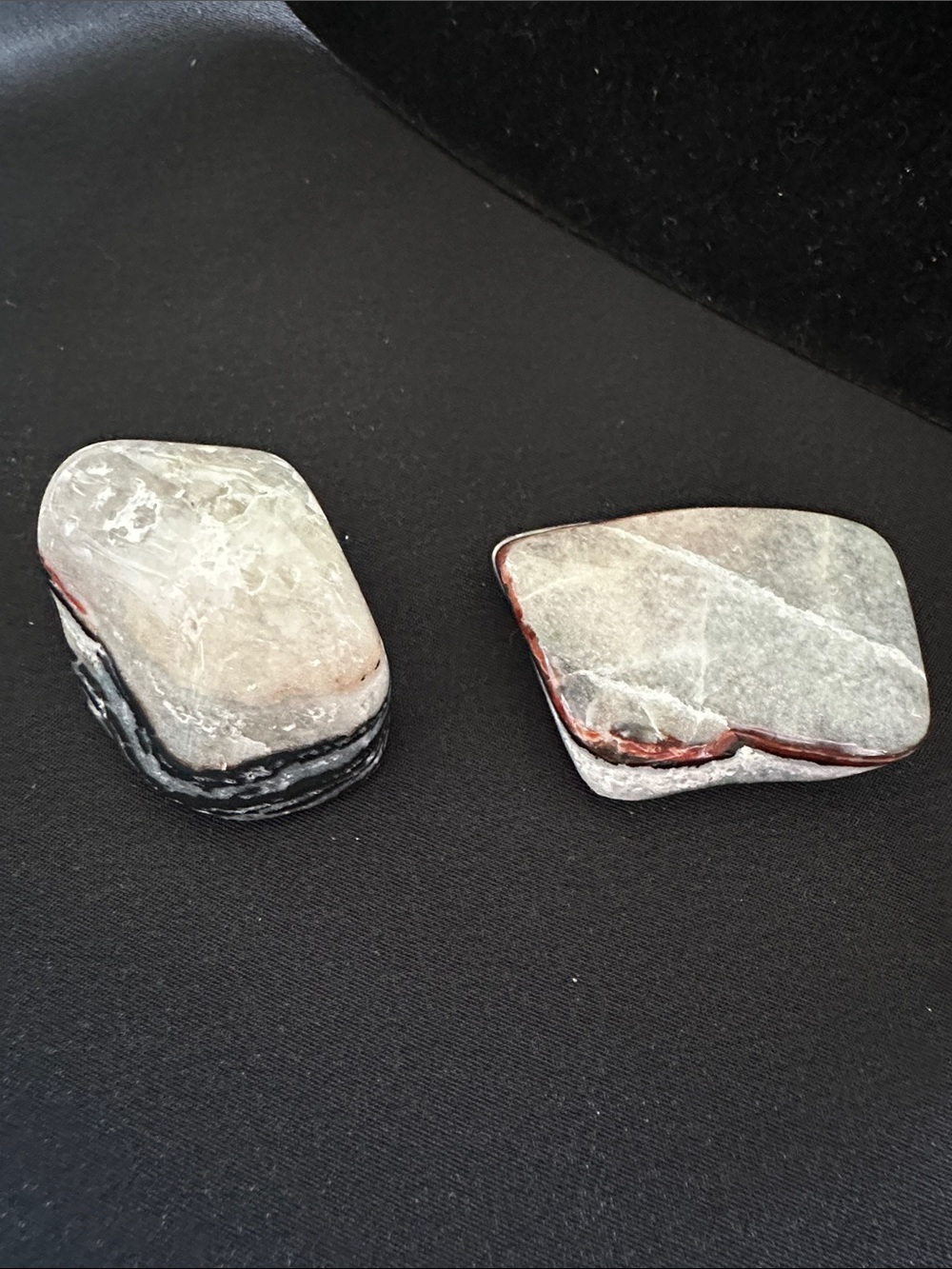 Zebra Jasper NWOT genuine tumbled mineral piece. Measures up to appx. 1-3/4”